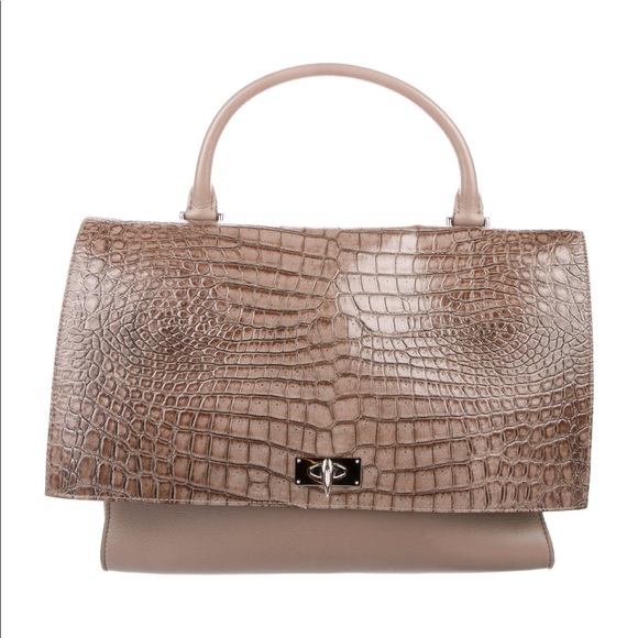 Meet your Posher, Eliza - Picture 1 of 1